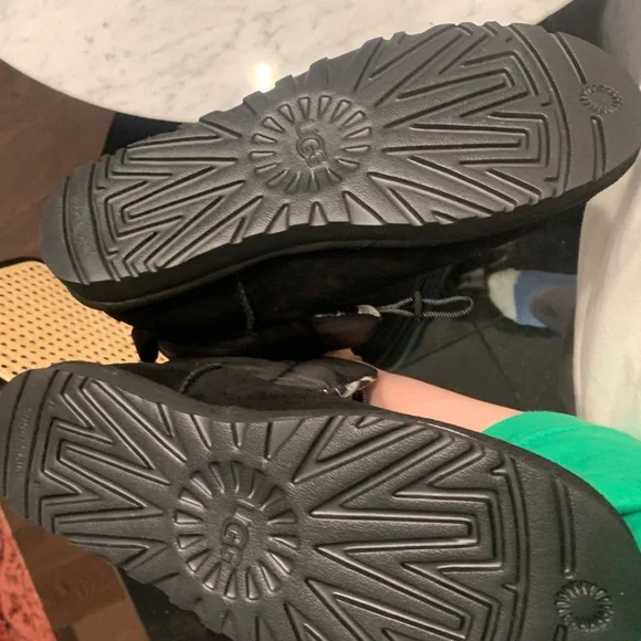 NEVER WORN Winter Ugg Boots! - Picture 4 of 5